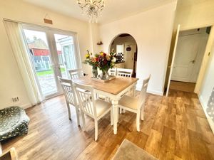 Dining room- click for photo gallery